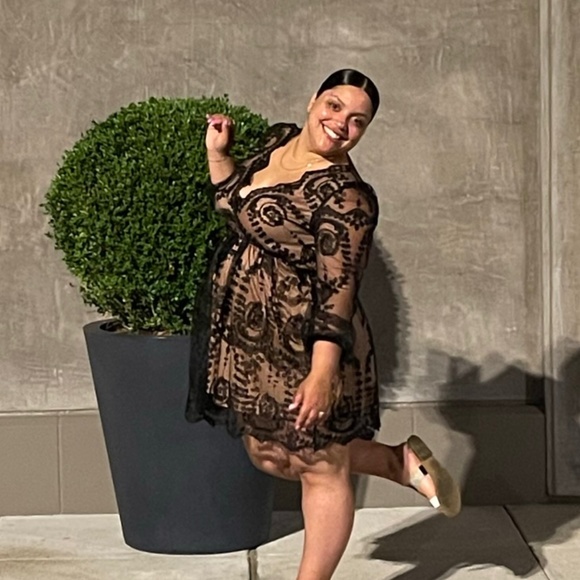 Stunning Lace Dress - Picture 2 of 2